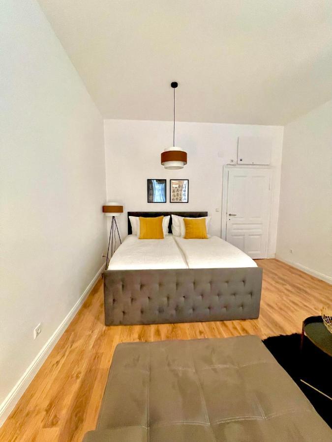 Maximilian Apartment