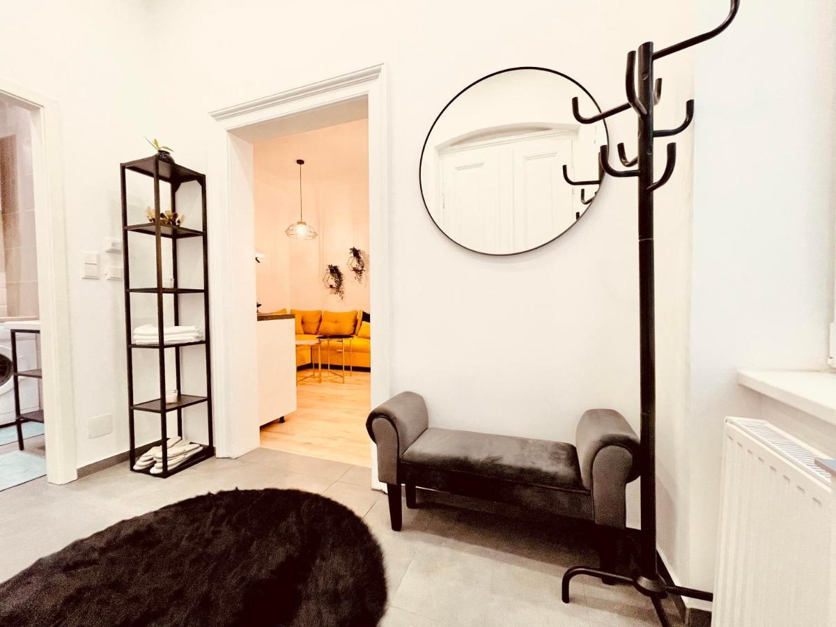 Maximilian Apartment