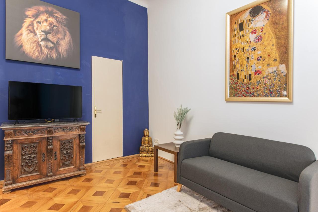 Apartment City-apartment In Center Of *
