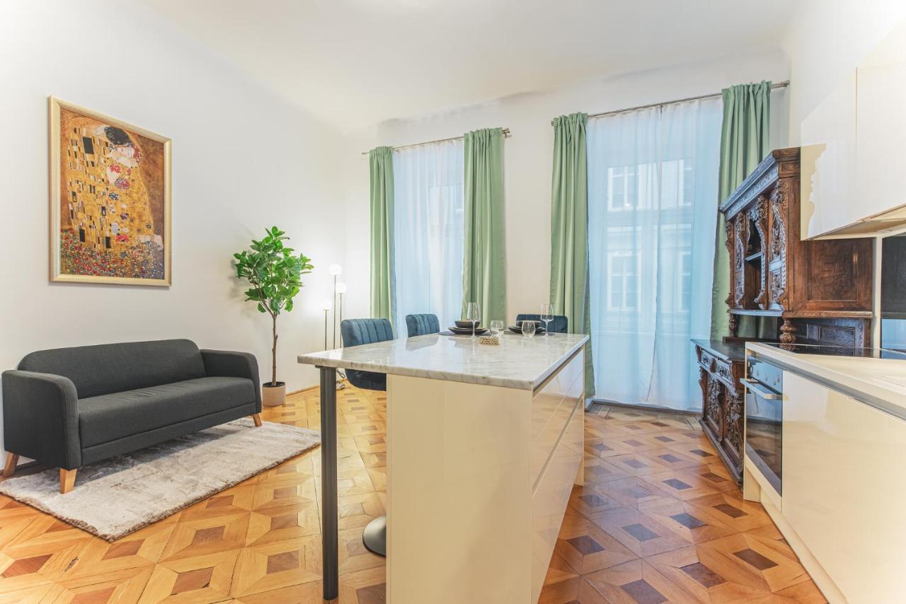 Apartment City-apartment In Center Of