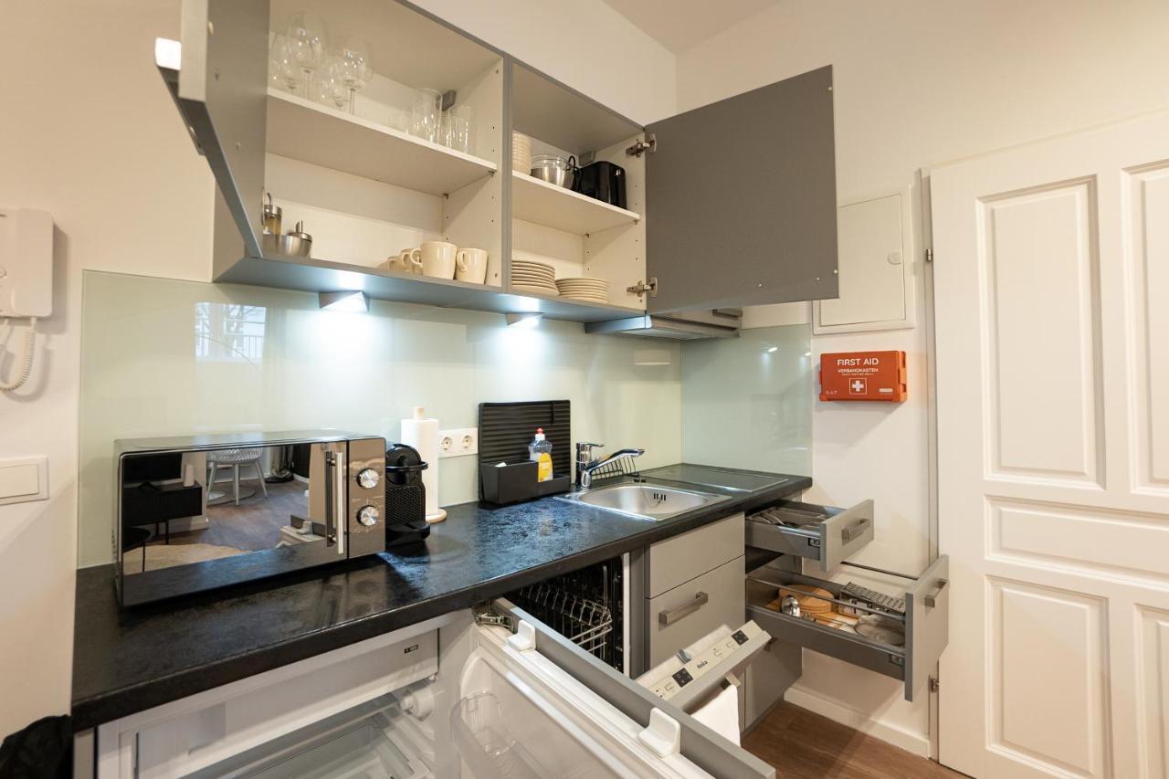 Stylish With Dedicated Working Space And Super King-size Bed Located Between Centre And Donau River * Vienna