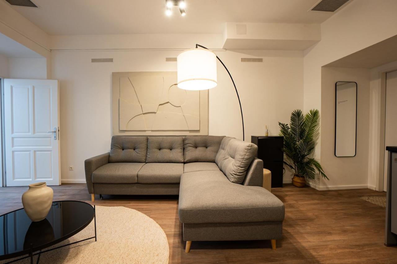 Stylish With Dedicated Working Space And Super King-size Bed Located Between Centre And Donau River Vienna
