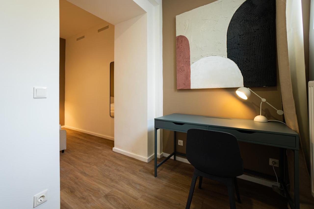 Stylish With Dedicated Working Space And Super King-size Bed Located Between Centre And Donau River * Vienna