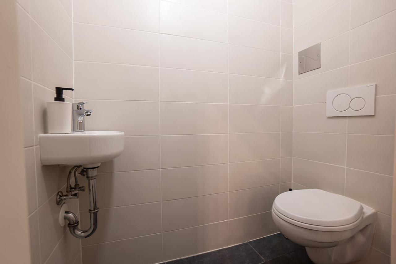 Stylish With Dedicated Working Space And Super King-size Bed Located Between Centre And Donau River Vienna