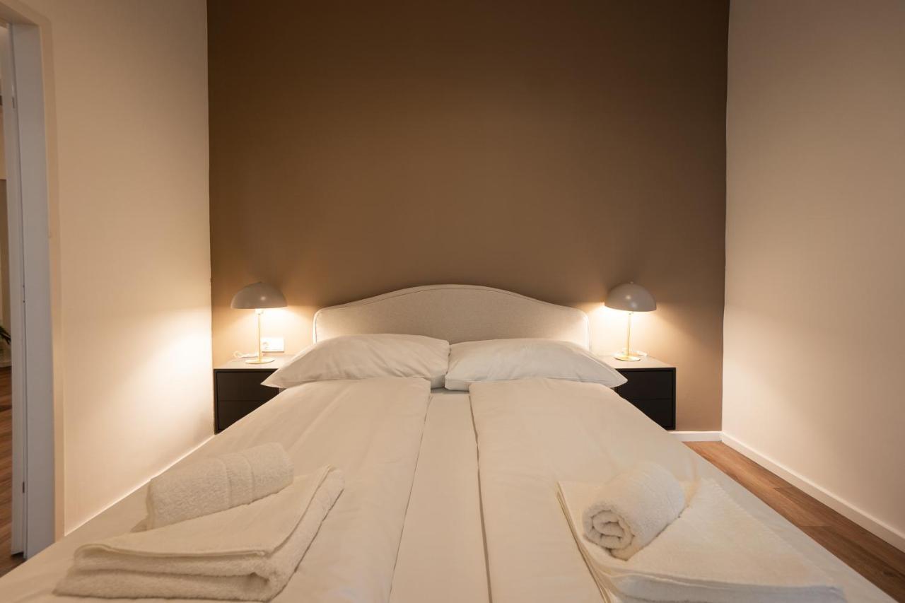 Stylish With Dedicated Working Space And Super King-size Bed Located Between Centre And Donau River