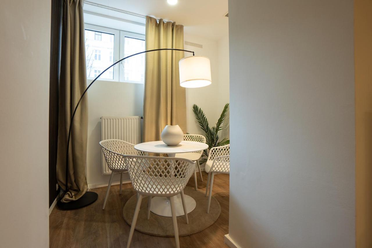 Stylish With Dedicated Working Space And Super King-size Bed Located Between Centre And Donau River Vienna