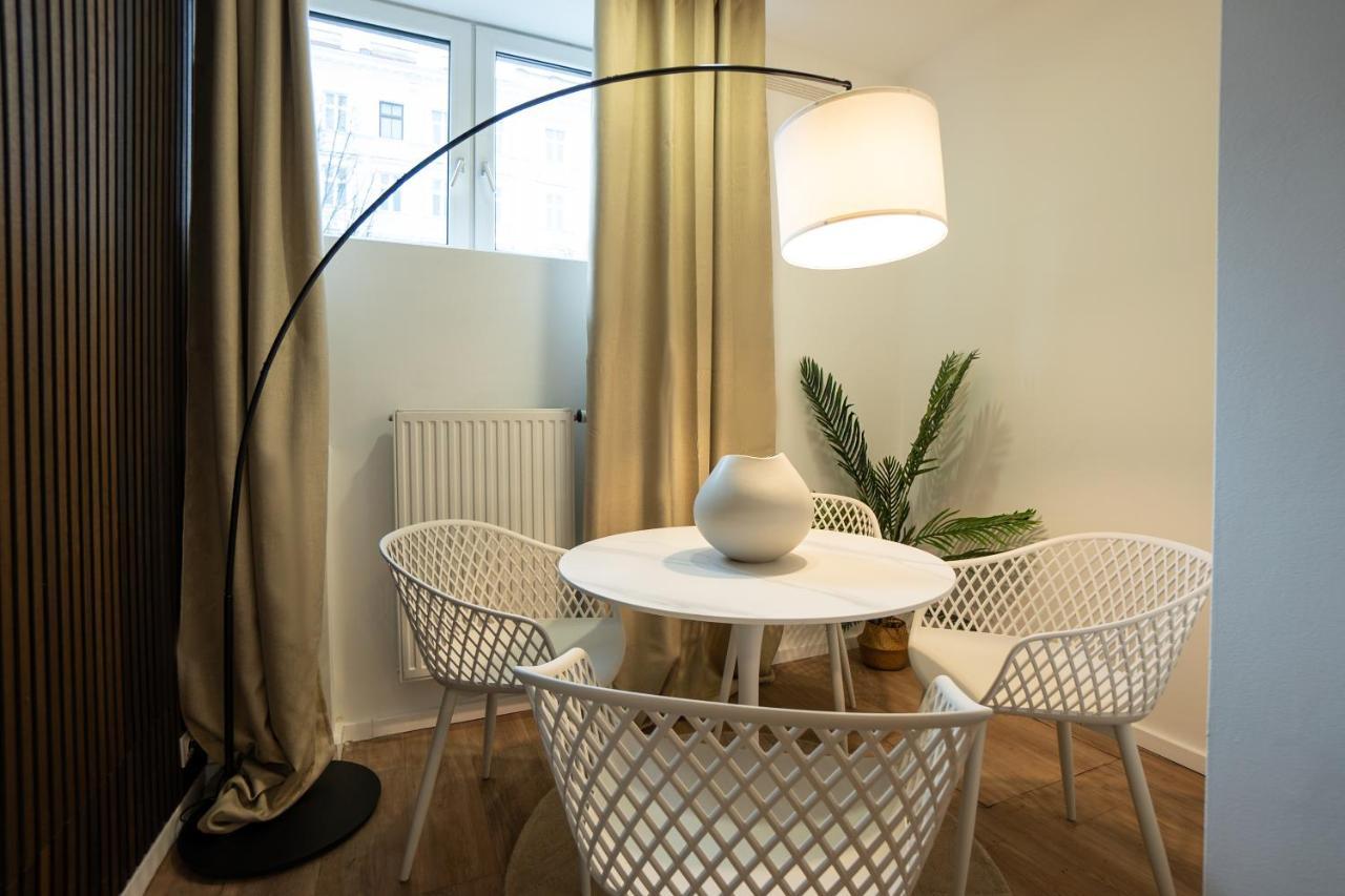 Riverside Work & Rest: Stylish