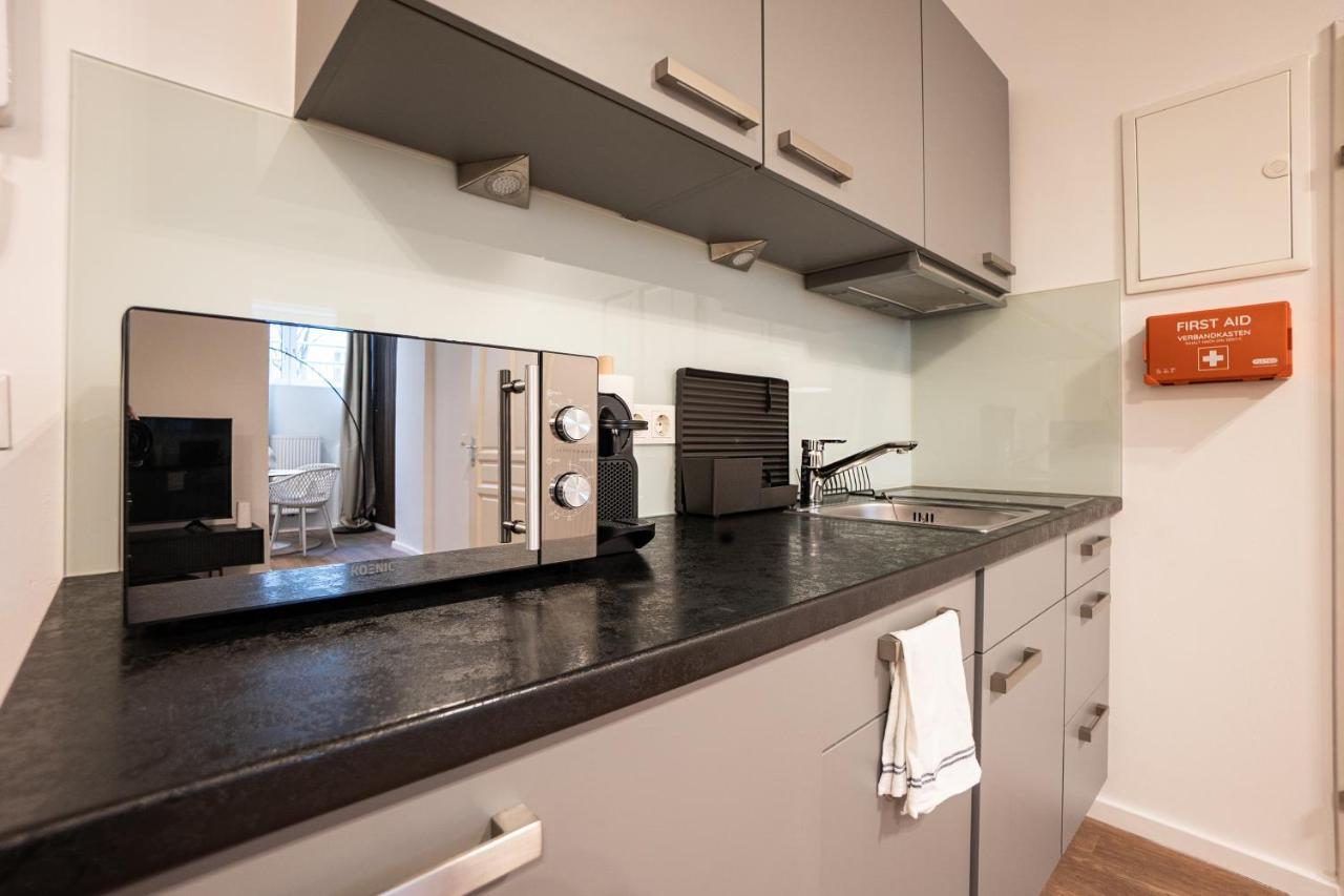 Stylish With Dedicated Working Space And Super King-size Bed Located Between Centre And Donau River *