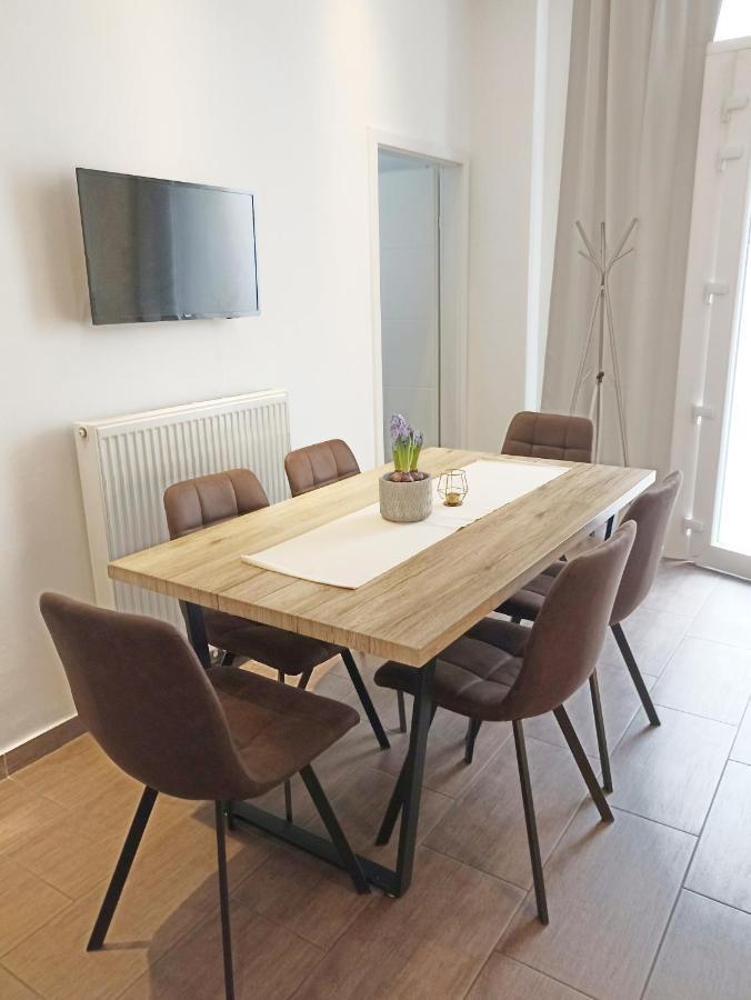 3 Bedrooms With Ensuite Bathrooms Apartment