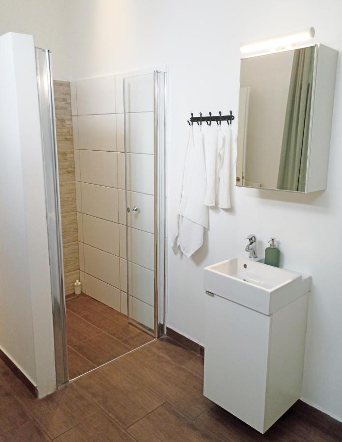 3 Bedrooms With Ensuite Bathrooms Apartment *