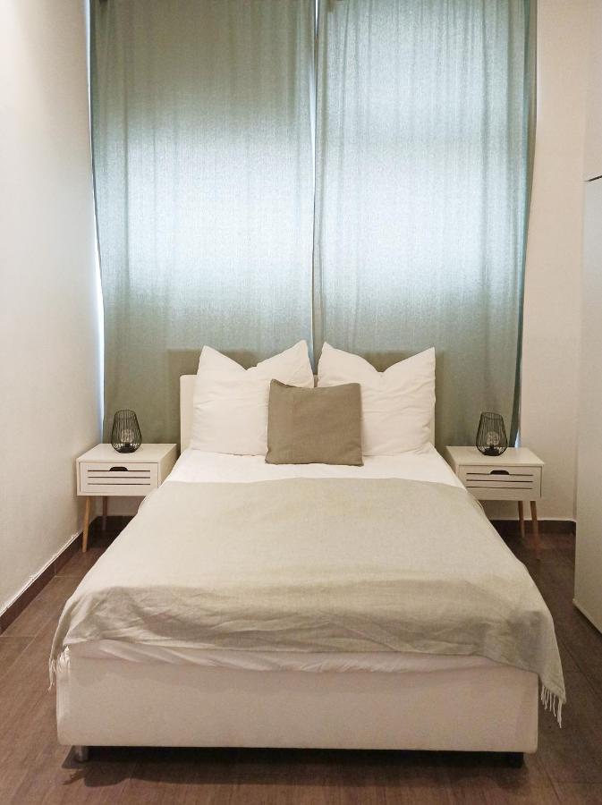 Apartment 3 Bedrooms With Ensuite Bathrooms *