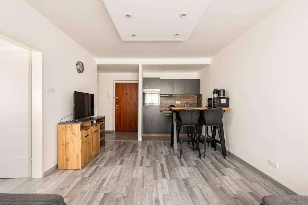 Cozy Renovated Close To Schoenbrunn Palace