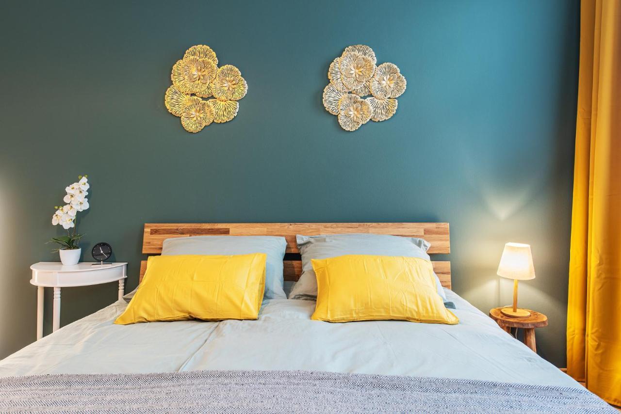 Beautiful - 12 Minutes To Center Apartment Wien