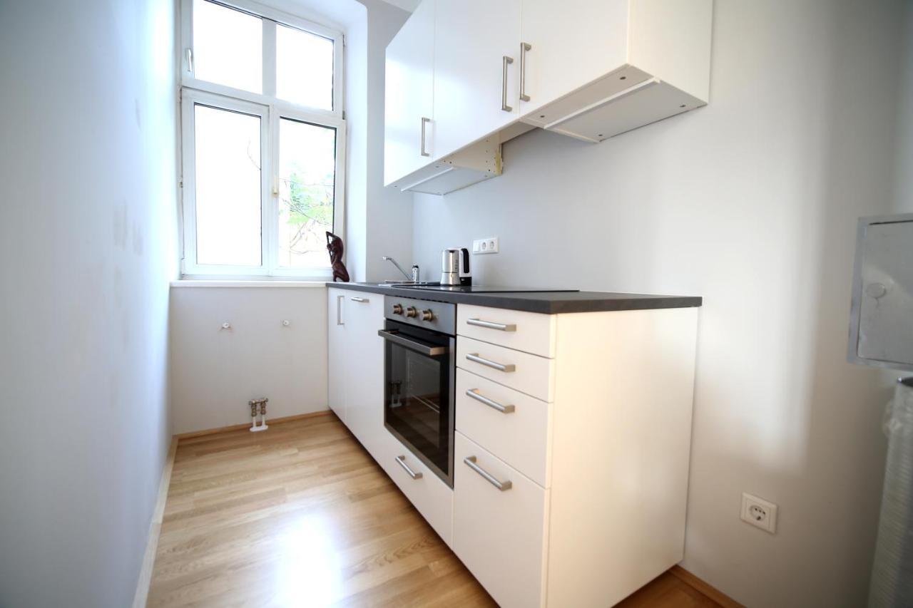 Classic, Modern & Sunny. 7min To Vienna's Center!