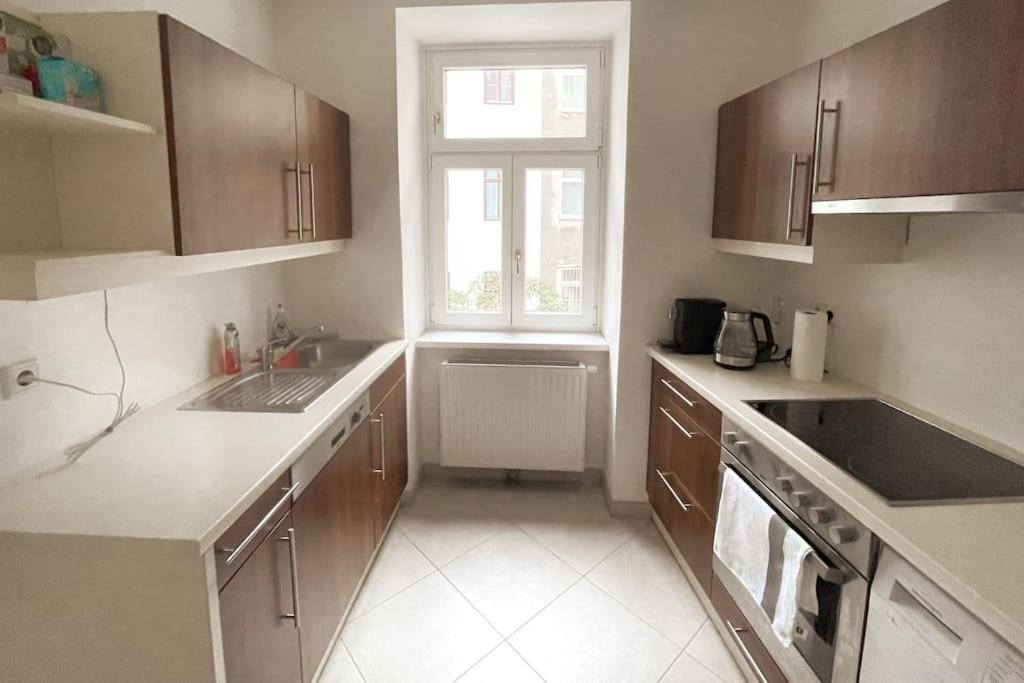 Modern & Charming @ Quarter! 7min To Center Apartment *
