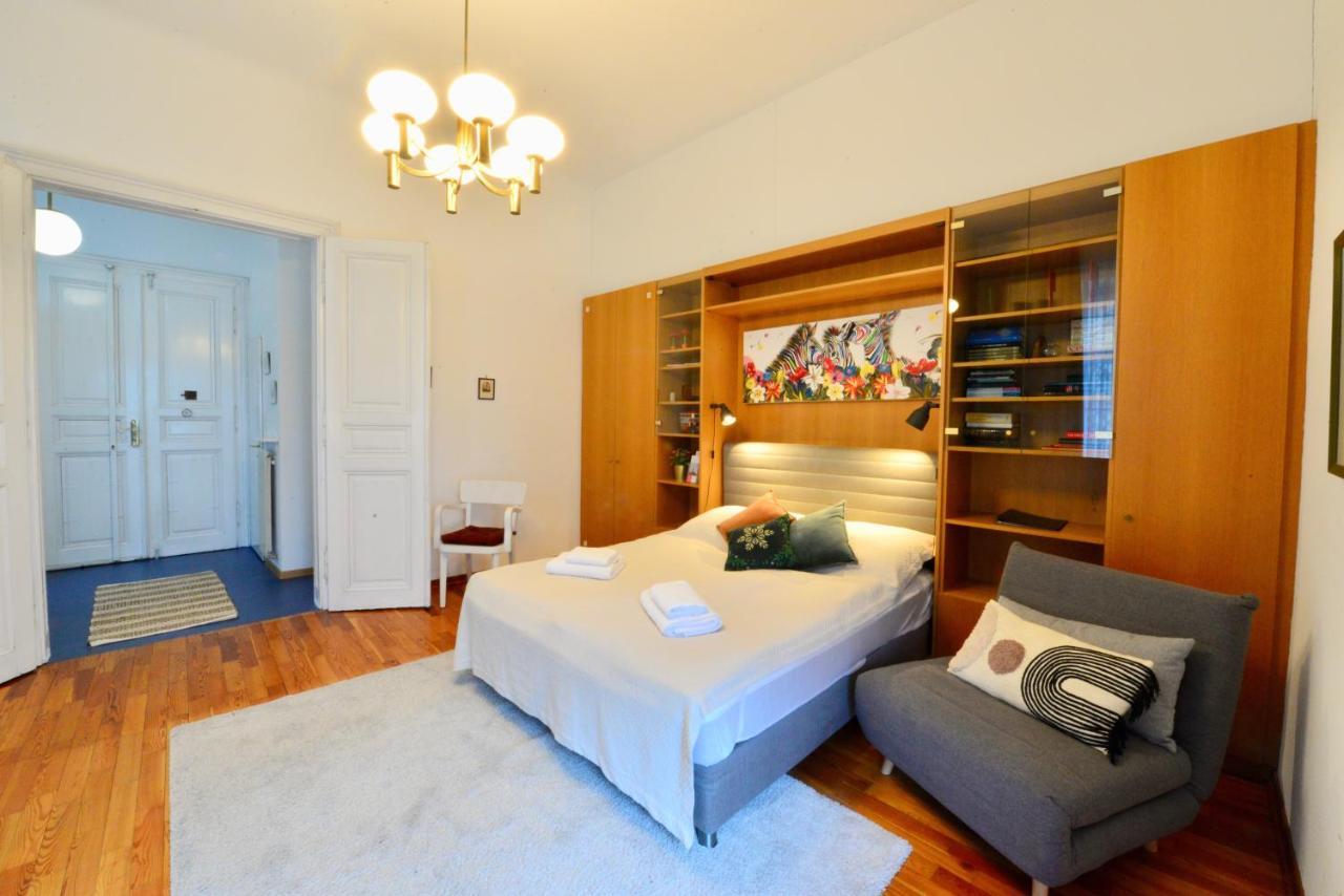 Apartment Charming With Balcony In Hip & Trendy Margareten