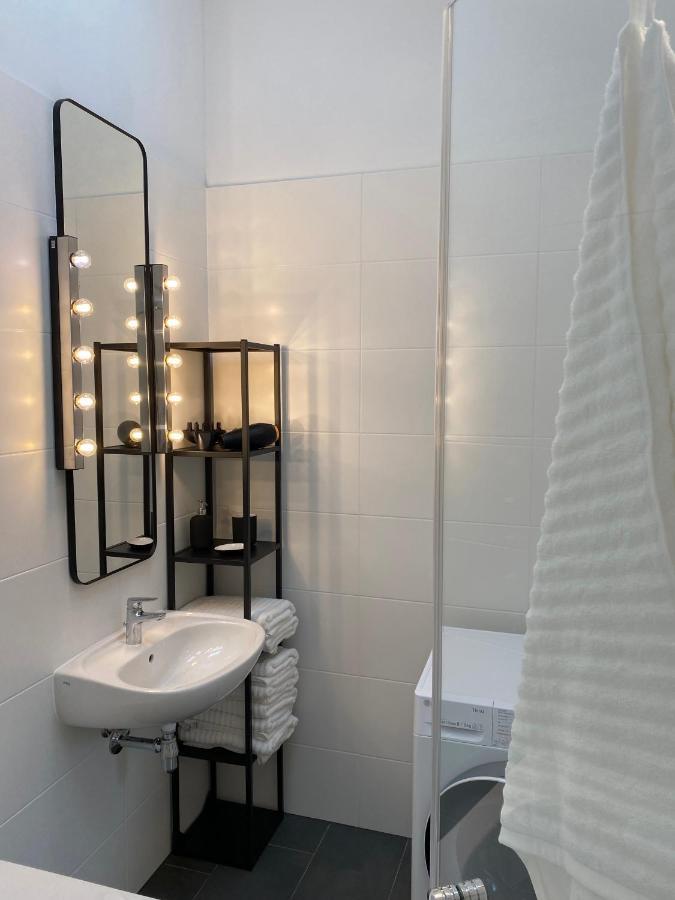 Stilvolle Dachgeschosswohnungen Mit Balkon In Innenstadt Naehe Apartment Vienna