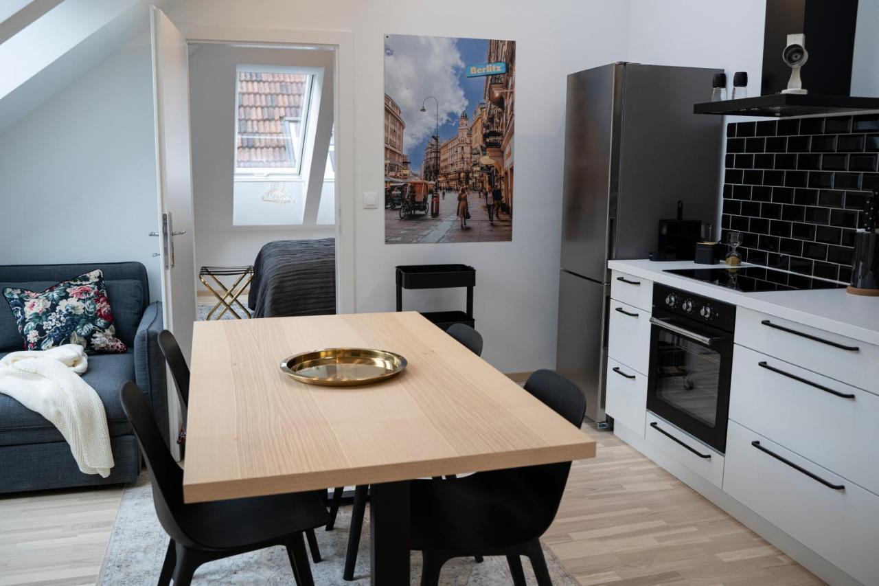 Apartamento Stilvolle Dachgeschosswohnungen Mit Balkon In Innenstadt Naehe Viena