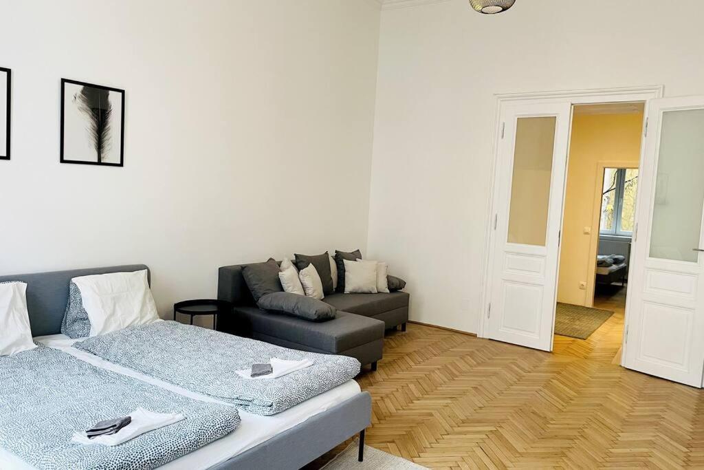Apartment City-center-apartment Hip Area, Big & New