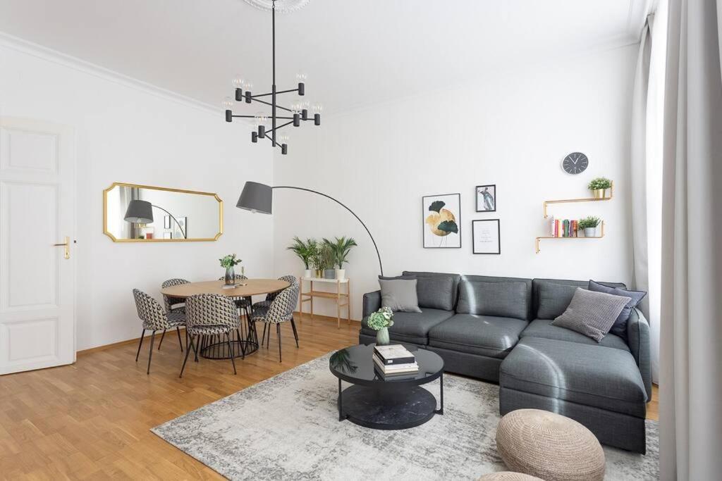Franz 23 - Typical Viennese In The Heart Of