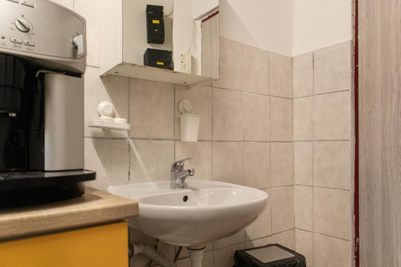 Neat Near Millenium Tower Apartamento