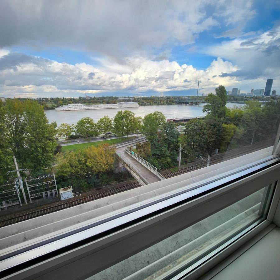 Apartment Lovely For 4 On The Danube River - Private Parking