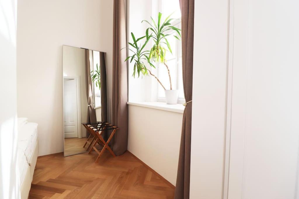 Center Apt In Best Area Near Park & Danube 20'to Airport * Vienna