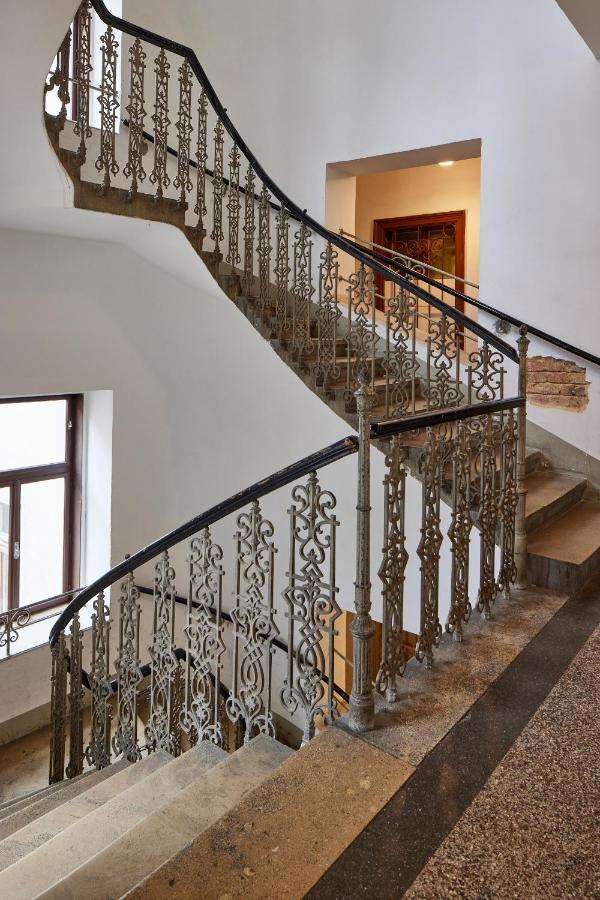 Beautiful Restored - Close To Metro - Ii