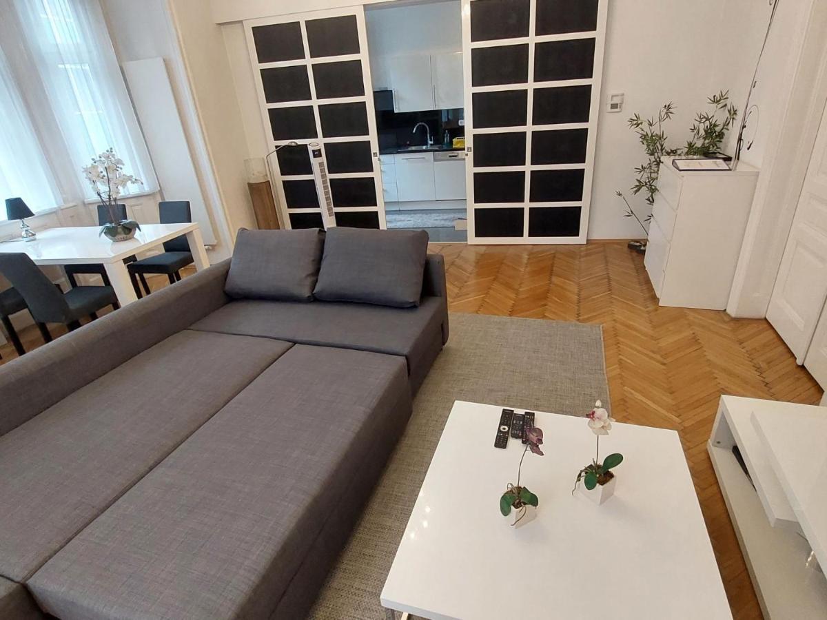 Apartment Romantic Living By Interhome Wien