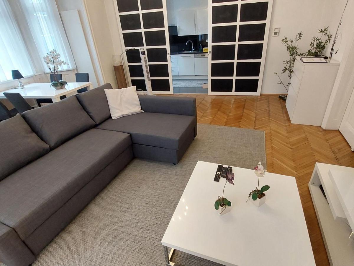 Apartment Romantic Living By Interhome Wien