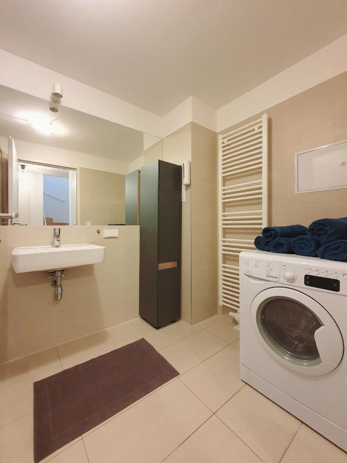 Near Lake Two Bedroom Duplex Vienna
