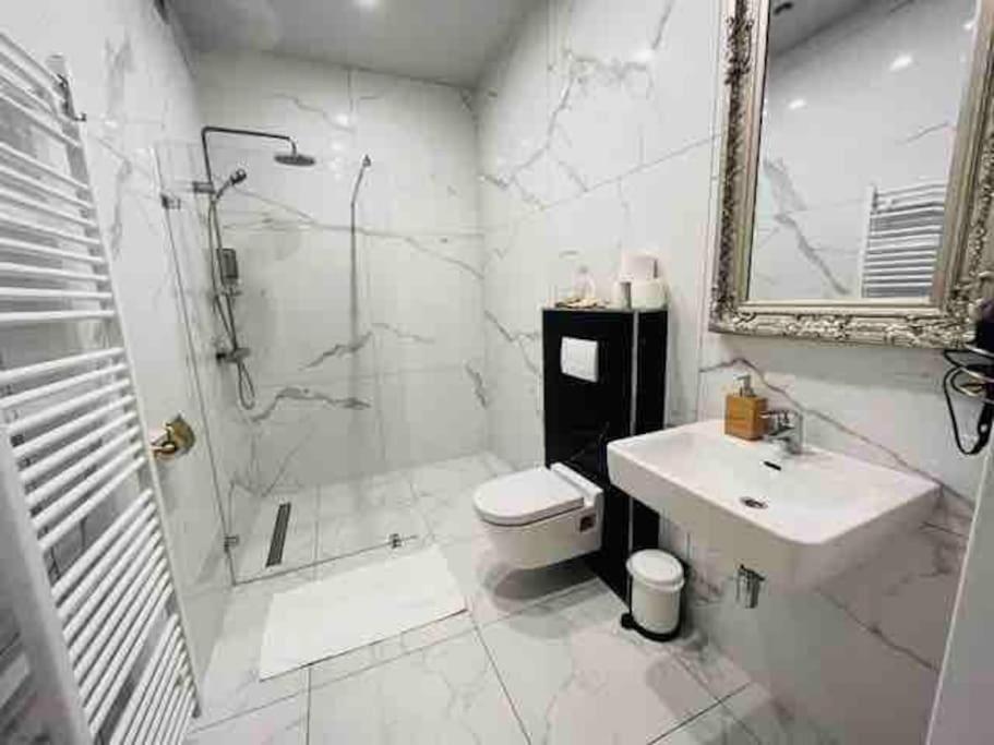 Apartment Xuba Apartmentrooms I Messe Prater I Kuechenzeile Vienna