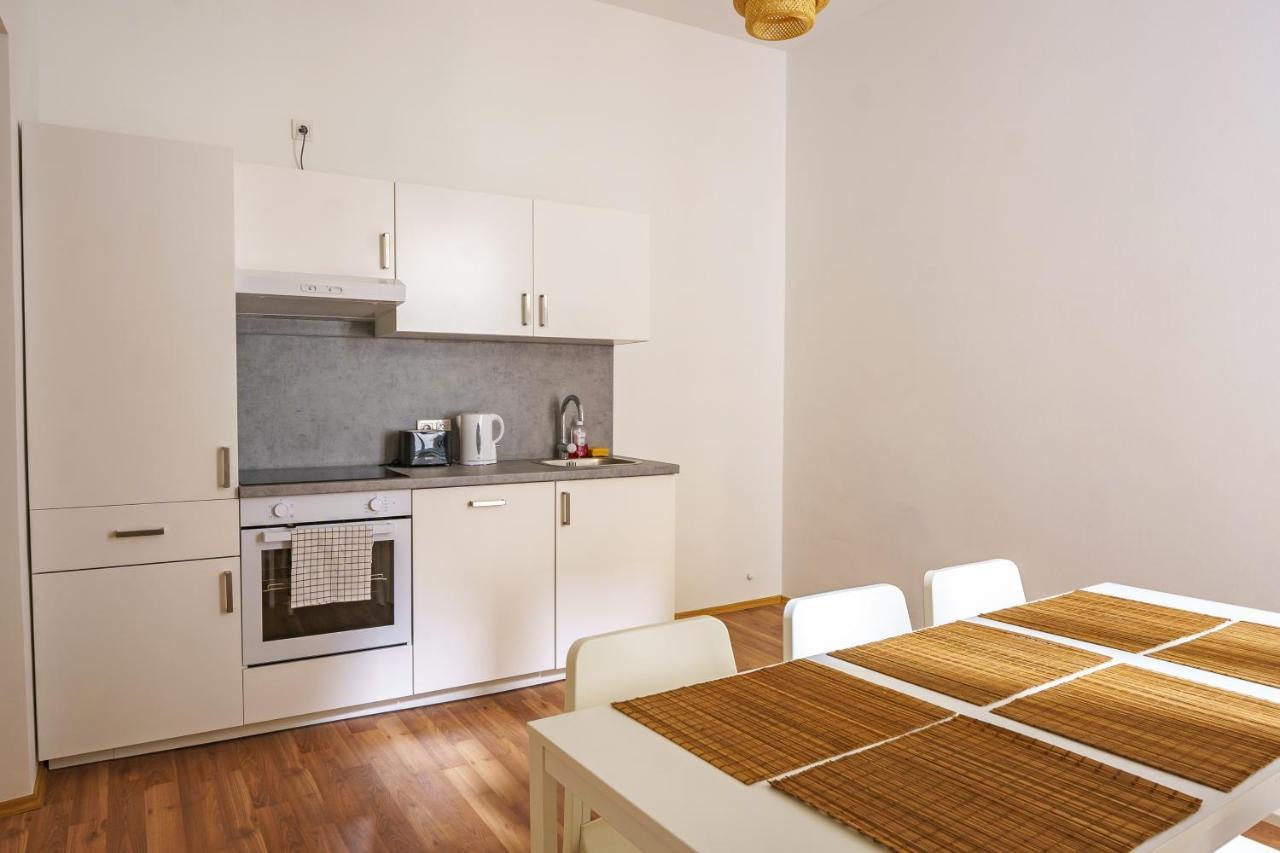 Apartment 1090