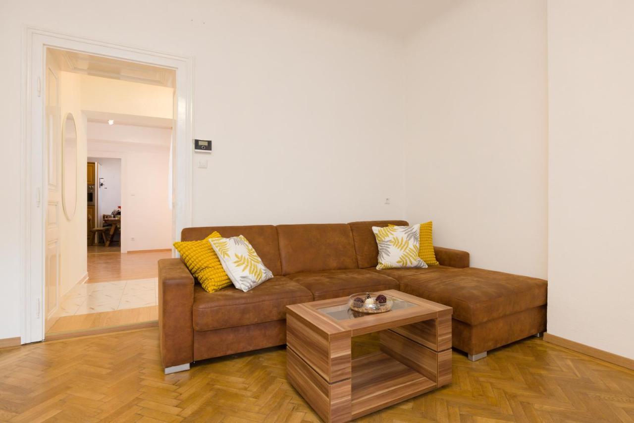 Apartment Cozy And Brand New 1 Bedroom In *