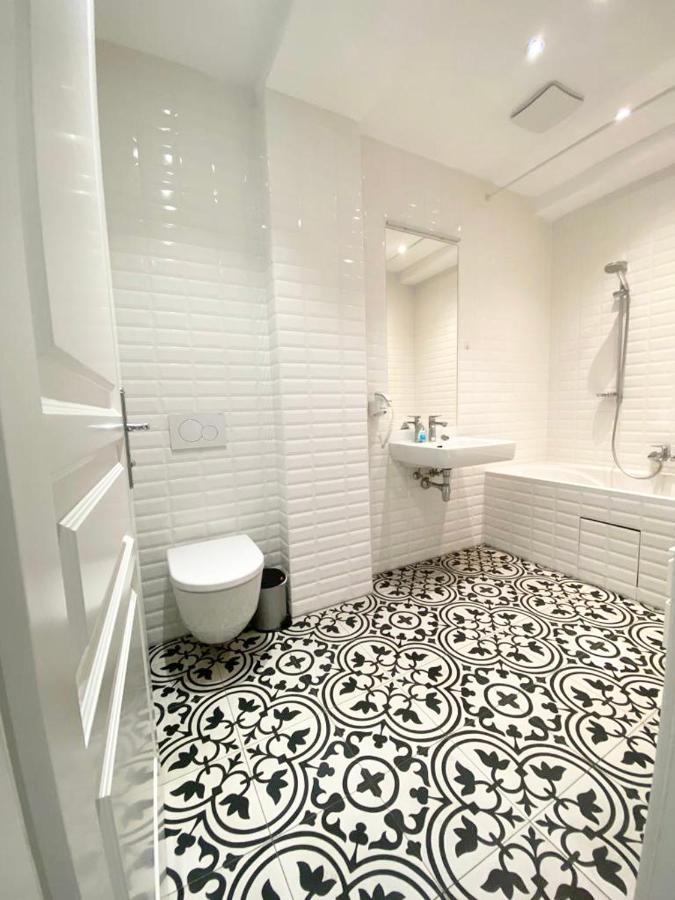 1st La Opera Suites *