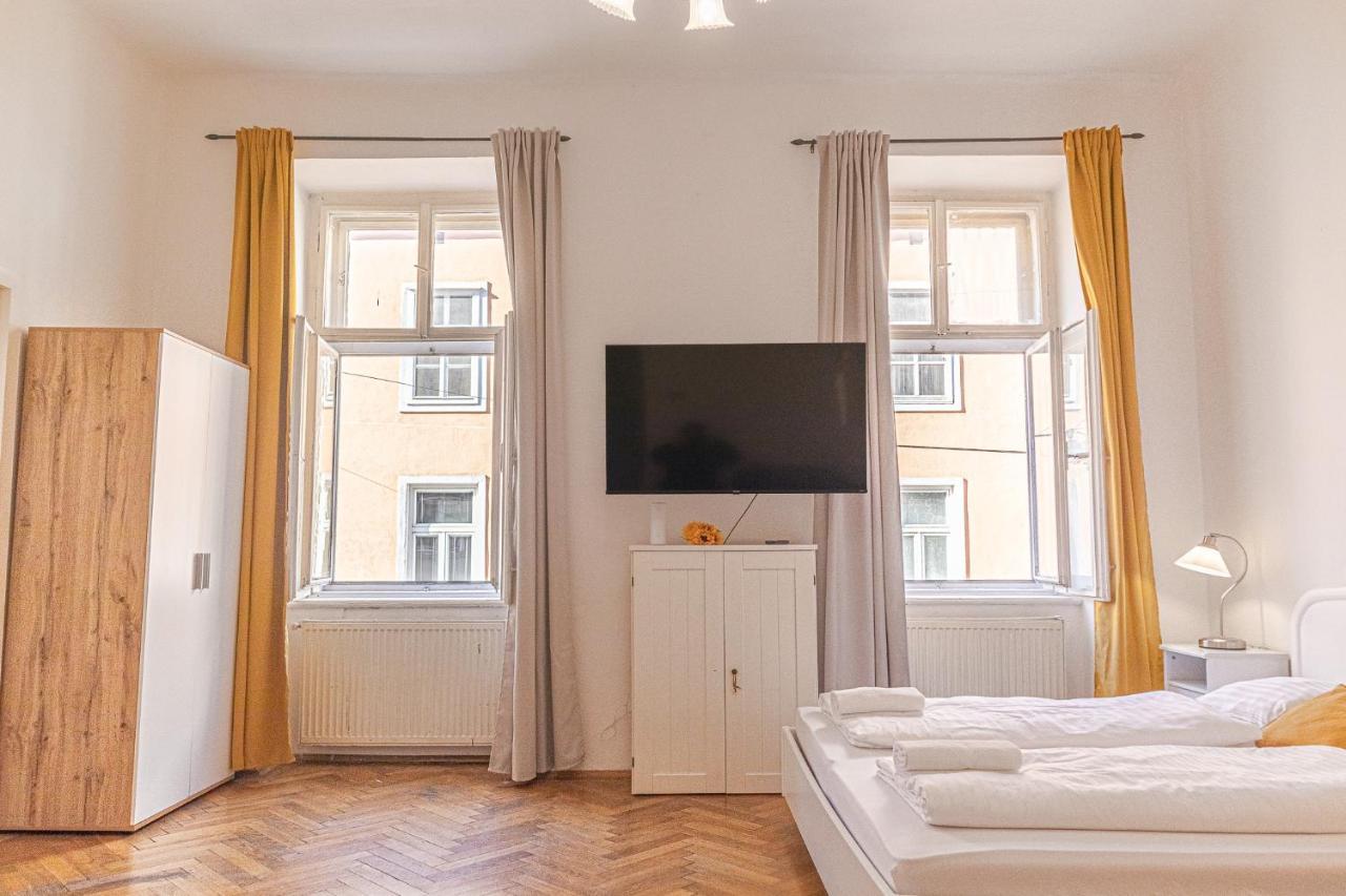 Peerles 2br Apt. Perfectly Situated&well Connected *