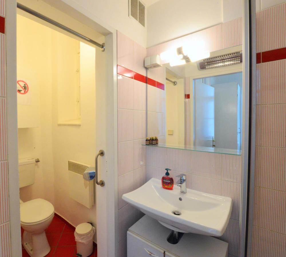 Charming With Balcony In Hip & Trendy Margareten Apartment Vienna