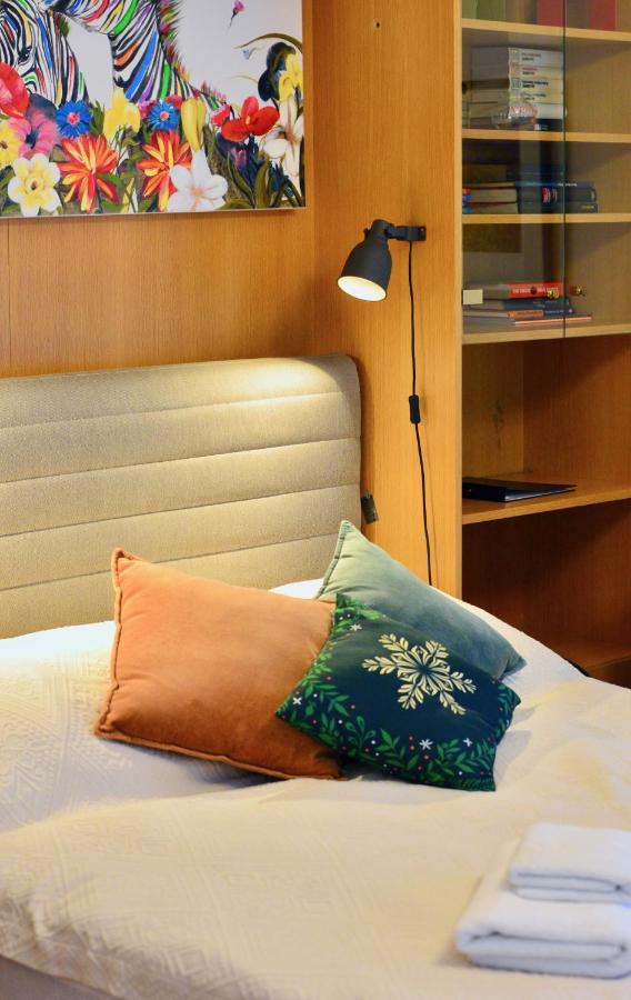 Charming With Balcony In Hip & Trendy Margareten