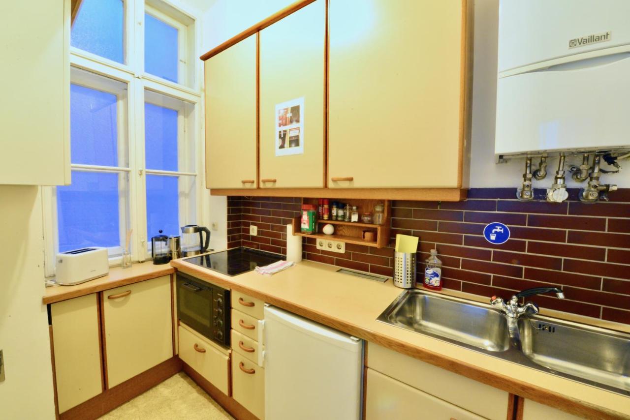 Charming With Balcony In Hip & Trendy Margareten Apartment Vienna