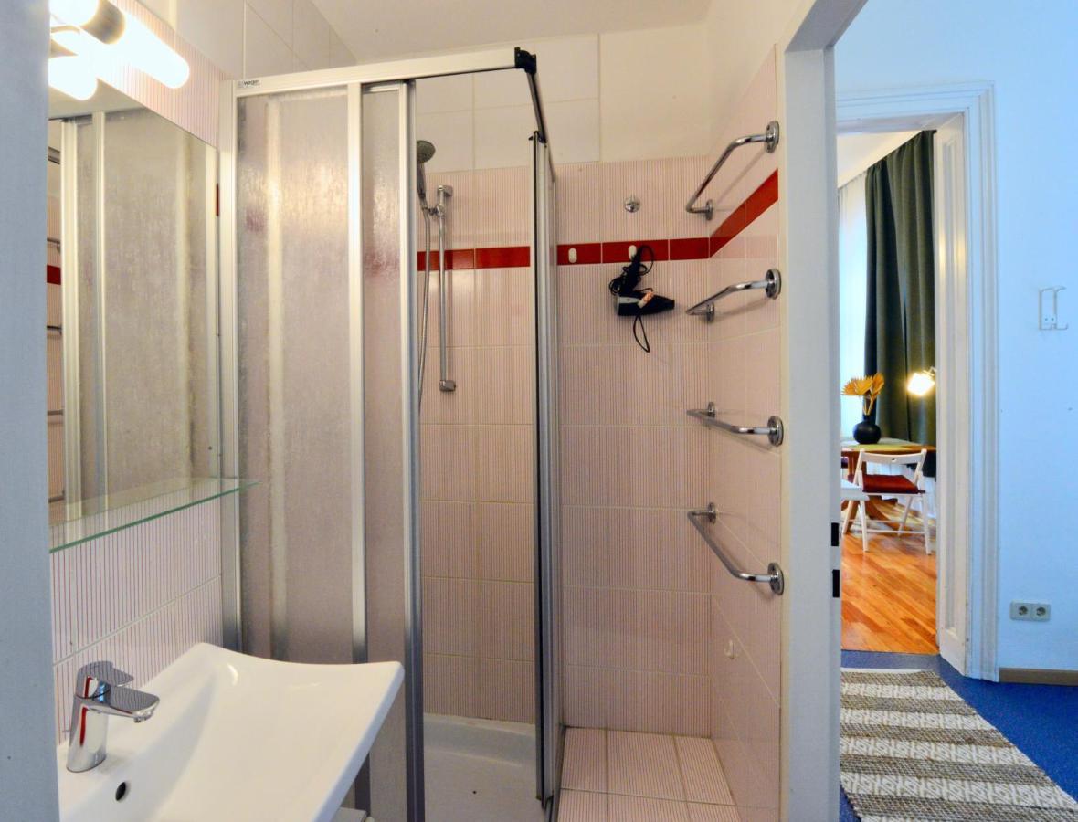 Charming With Balcony In Hip & Trendy Margareten *