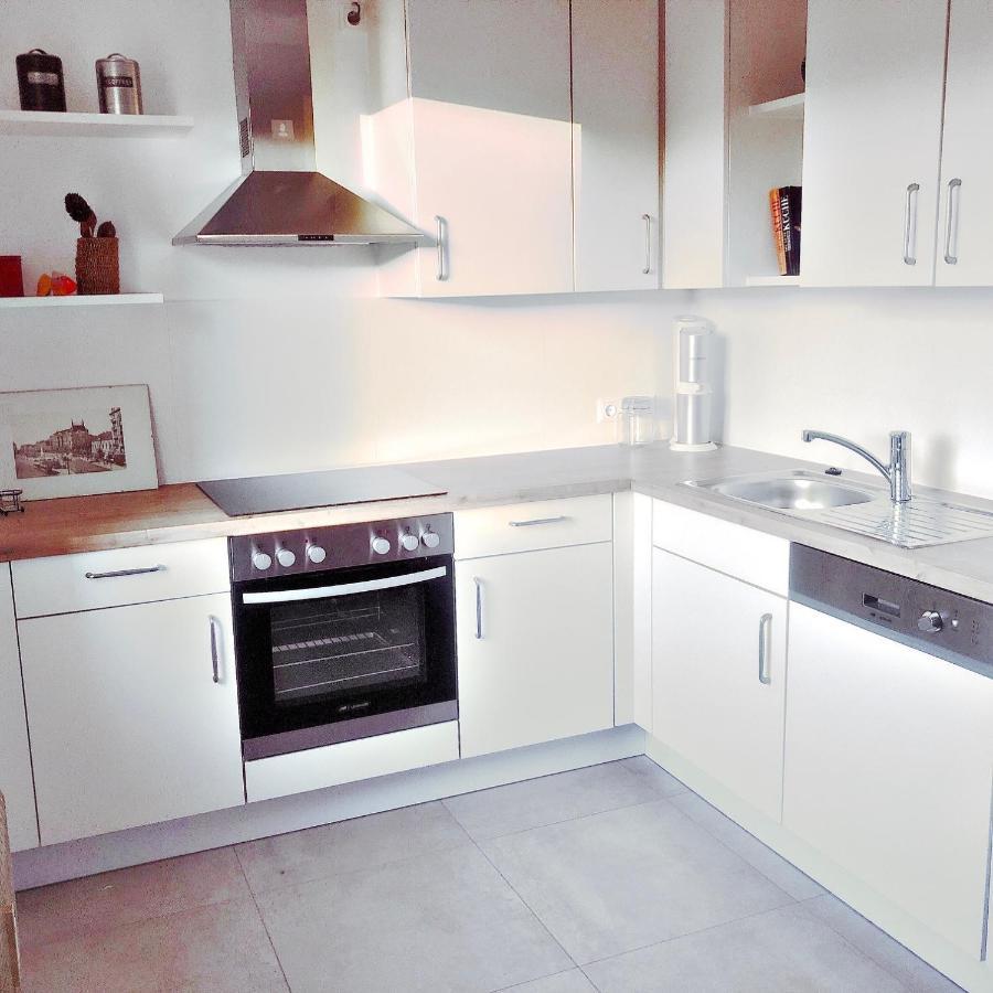 Modern New Danube Apartment, Perfect Location Vienna