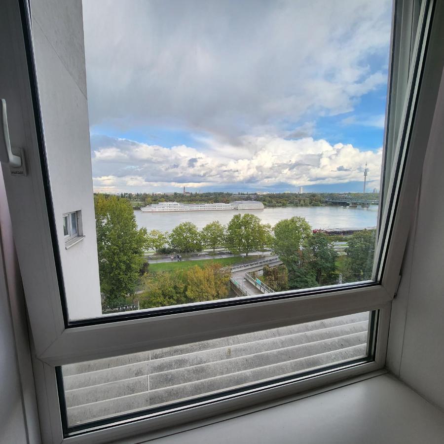 Lovely For 4 On The Danube River - Private Parking Apartment