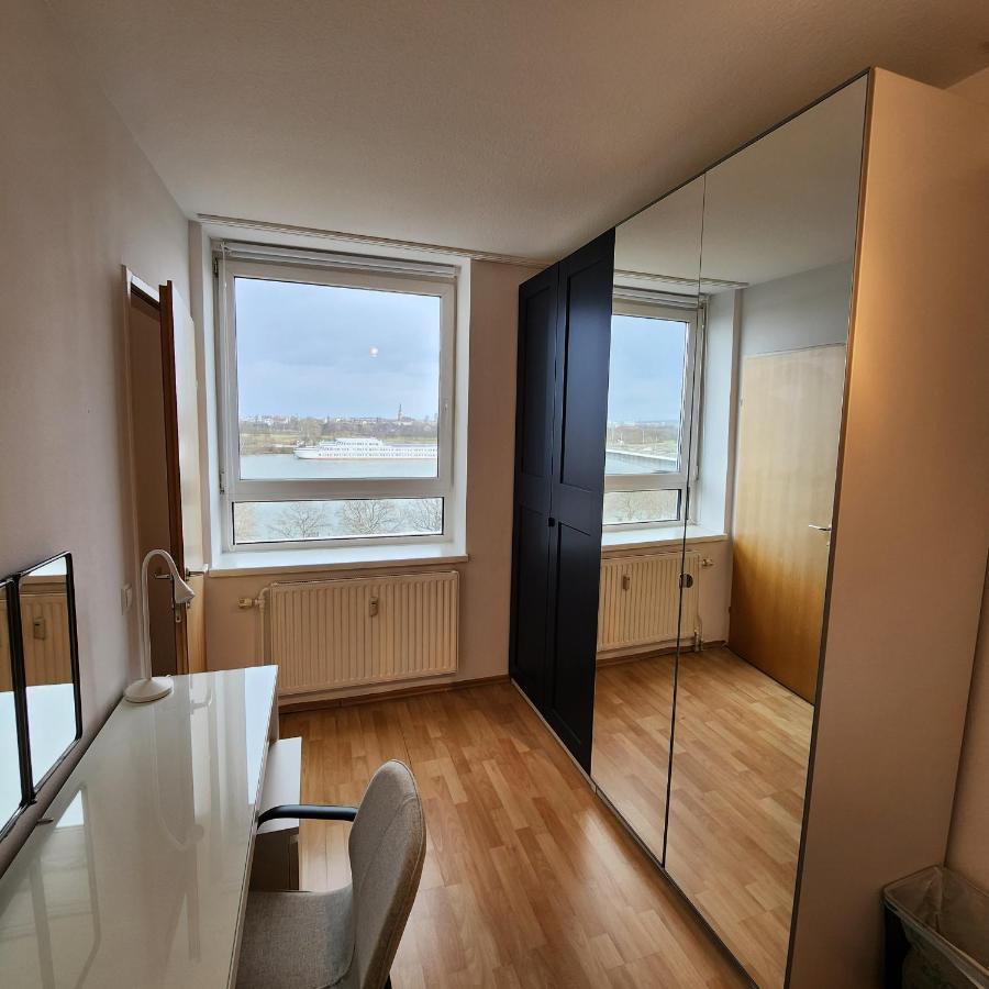 Apartment Lovely For 4 On The Danube River - Private Parking *