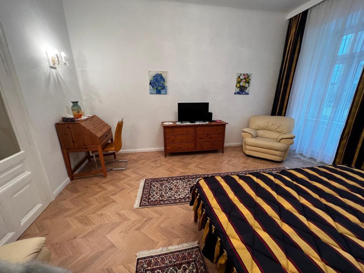 S&e Apartment *