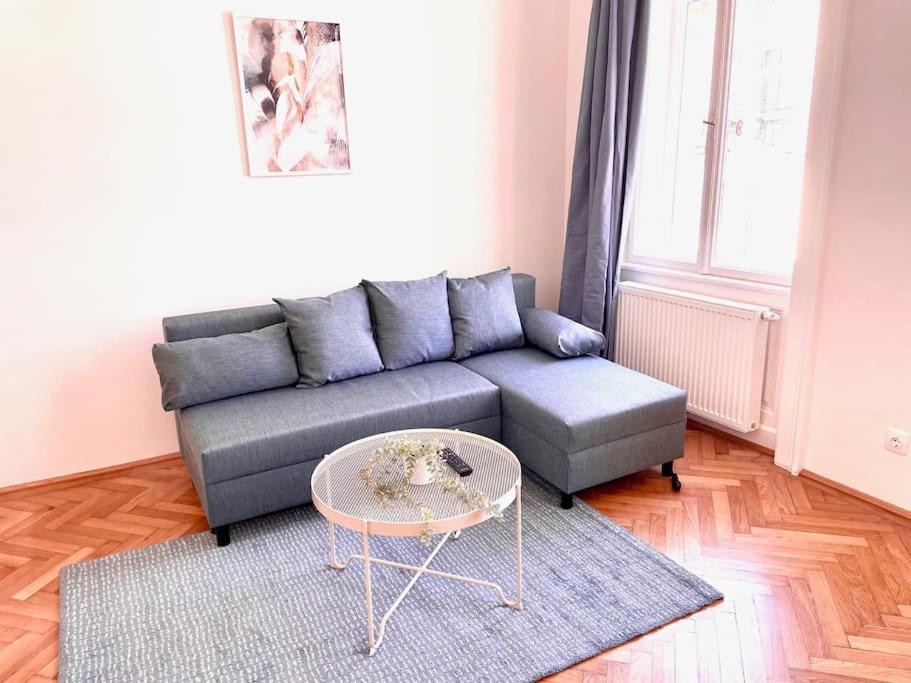 Brand New Spacious & Stylish Aptmt In City-centre *