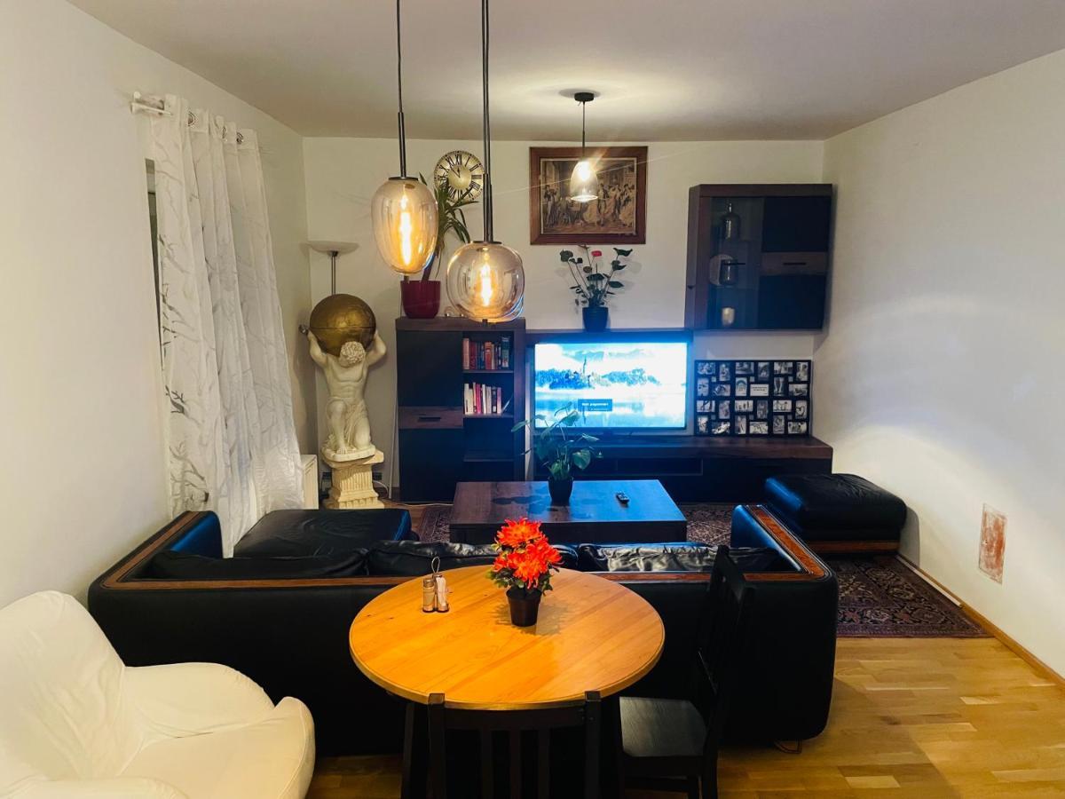 In Center Near U6,u3 And Westbahnhof Homestay