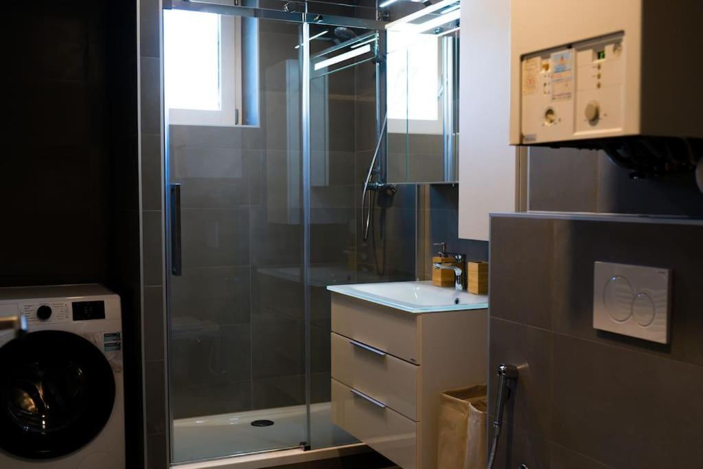Apartamento Comfortable 2br Apt With Parking, Wi-fi Near Center, Wein, Austria