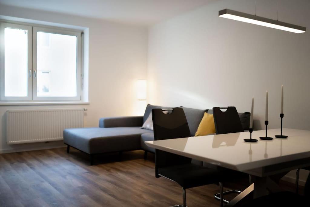Comfortable 2br Apt With Parking, Wi-fi Near Center, Wein, Austria Apartamento *