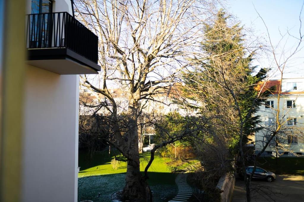 Comfortable 2br Apt With Parking, Wi-fi Near Center, Wein, Austria *