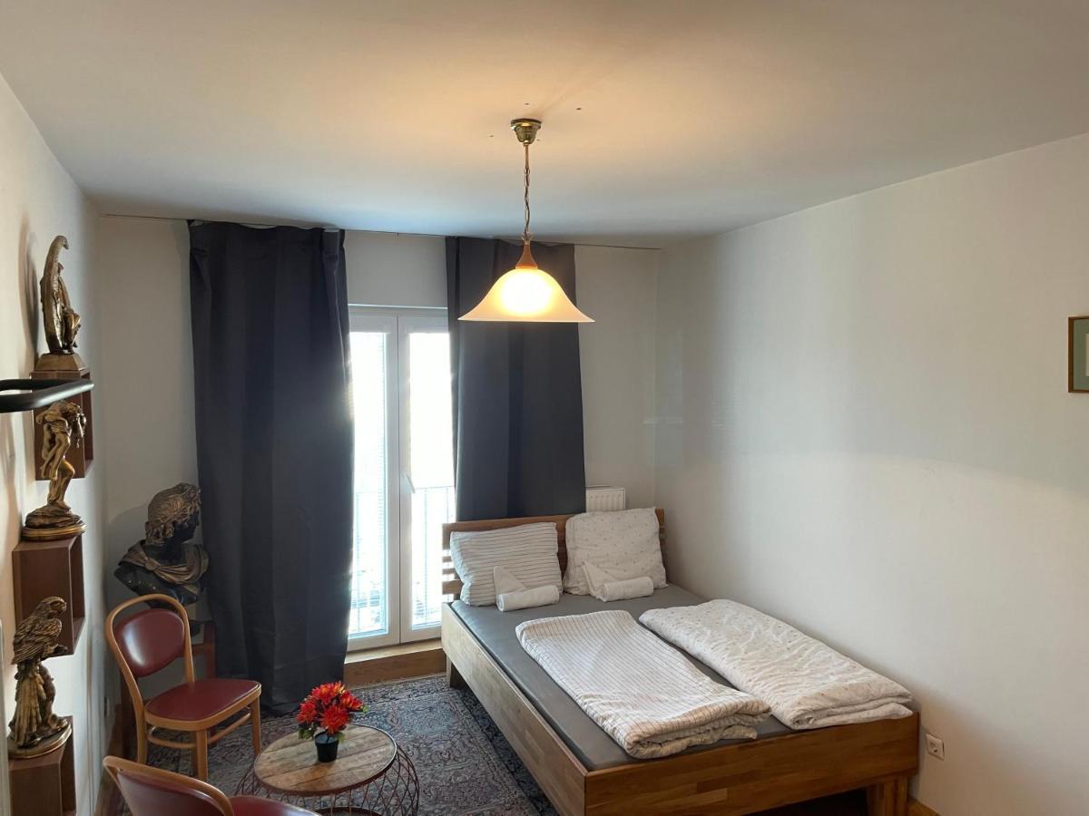 In Center Near U6,u3 And Westbahnhof Homestay *